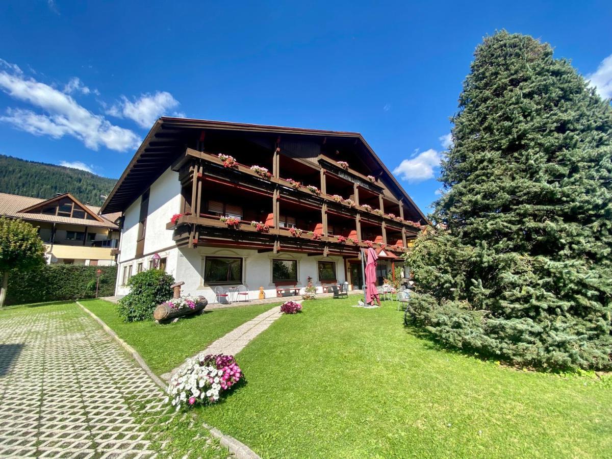 Hotel Garni LIVING San Candido Esterno foto