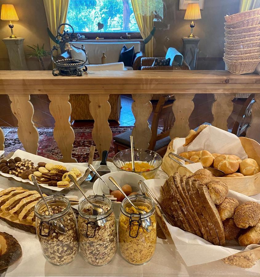 Hotel Garni LIVING San Candido Esterno foto