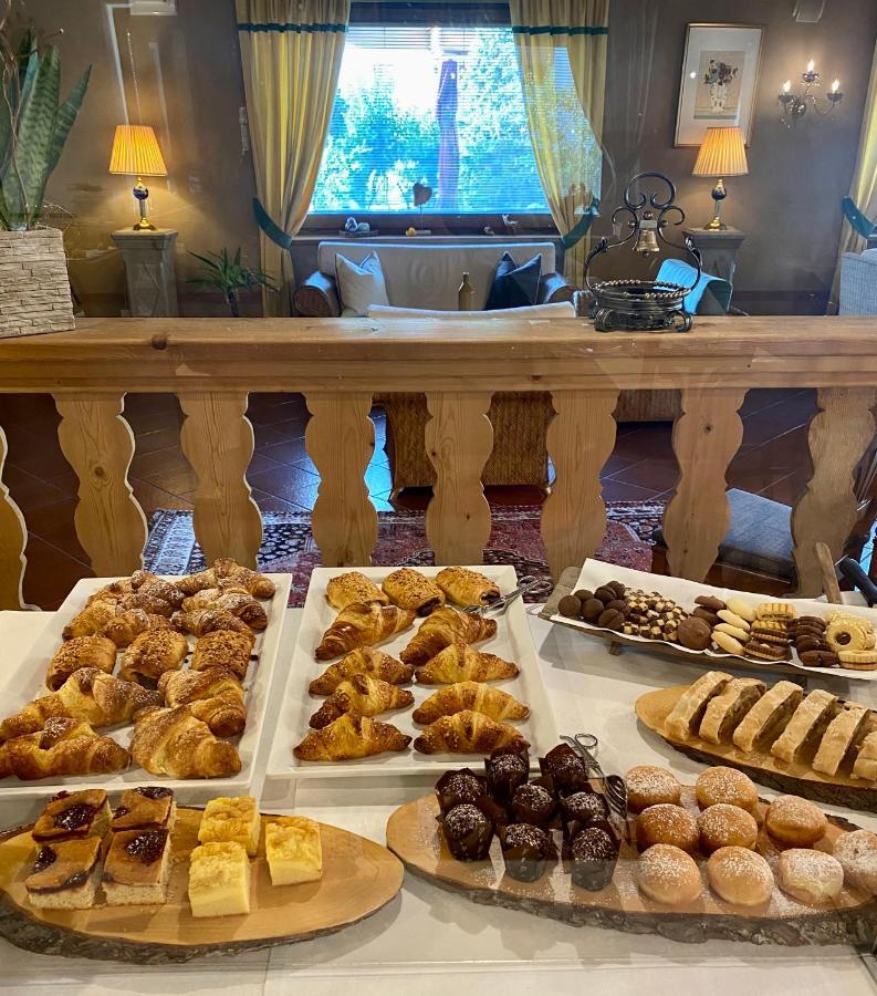 Hotel Garni LIVING San Candido Esterno foto